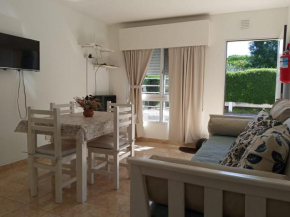 Jacarandá- Planta baja- Casa o Deptos con PARRILLA- Centro- 3 cuadras de la playa